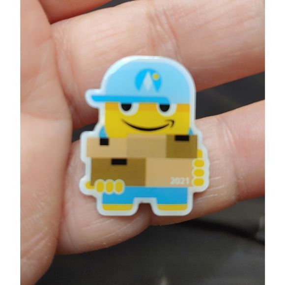 Amazon Peccy Pins 2021 "Amazon Delivery Guy". - Picture 2 of 3